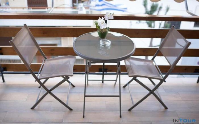 Chic and Minimal apartment close to Thissio Metro