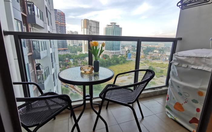 City & Sea View 1BR Unit at R&F Princess by ANJU