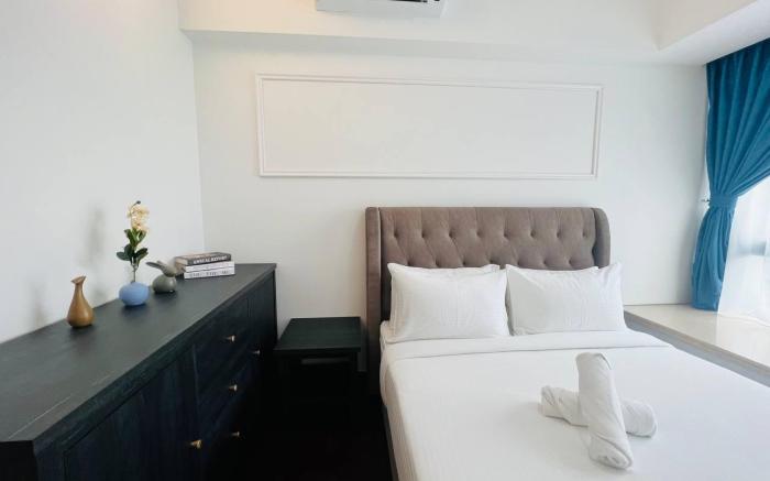 Cosmopolis 3BR unit at R&F Princess by ANJU