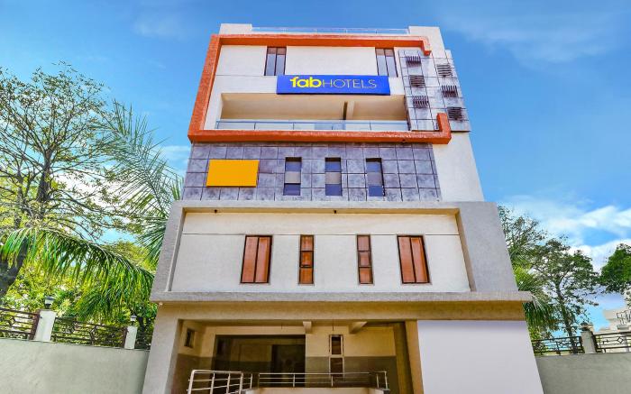 FabExpress Starhood - Nr Lanco Hills, Manikonda