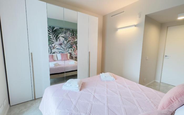 Seafront Modern Farmont Flamingo Suite
