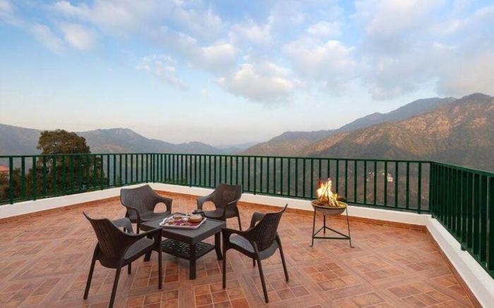Lion's Den Estate 7 BD Ramgarh serviced Villa, BBQ