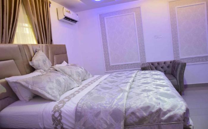 White Chase Hotel and Suites