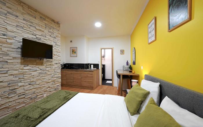 Modern  Bright and fully Renovated -Trocadero