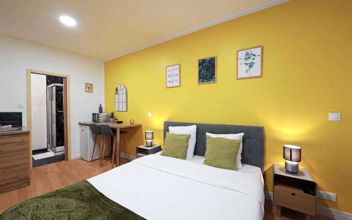 Modern  Bright and fully Renovated -Trocadero