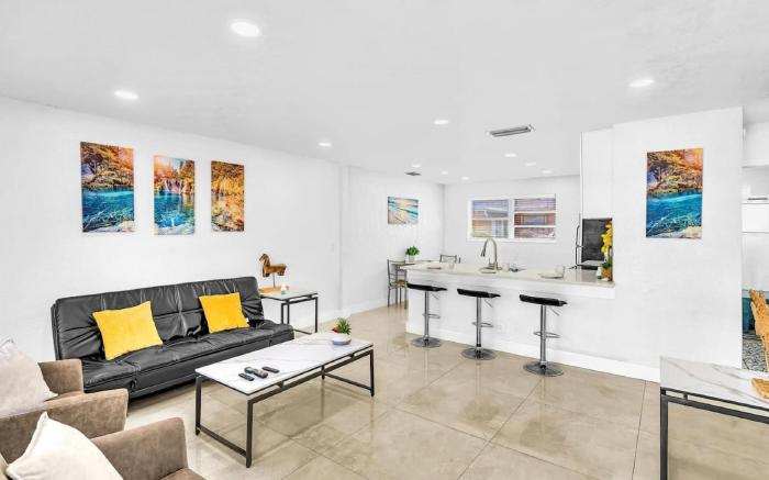 NEW Stylish 2 Bdrm Mins to Beach & Aventura Mall