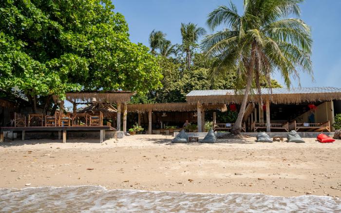 Isara Lanta Beach Resort