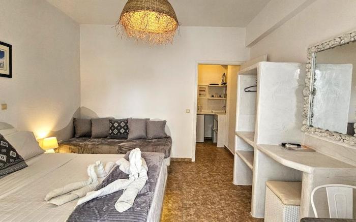 Cycladic  Studios 2 pleasure   3 Person