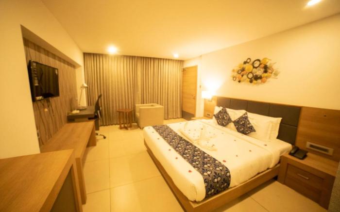 HOTEL SAVITHRI