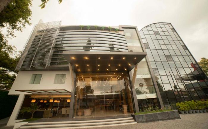 HOTEL SAVITHRI