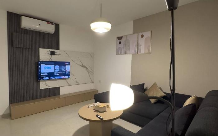 Stylish Luxe Apartment Fr 0001