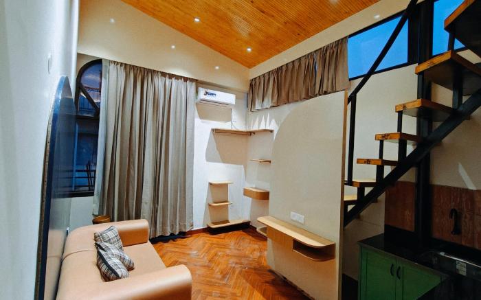 Joey's By The Ganges