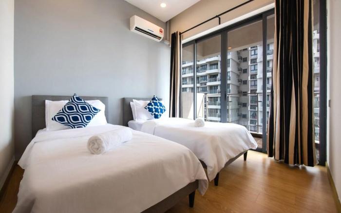Comfy 3BR Apt in Danga Bay, FREE Parking, Sea View