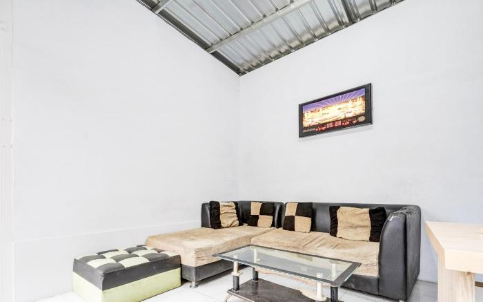 OYO 93900 Guest House Cinta Damai