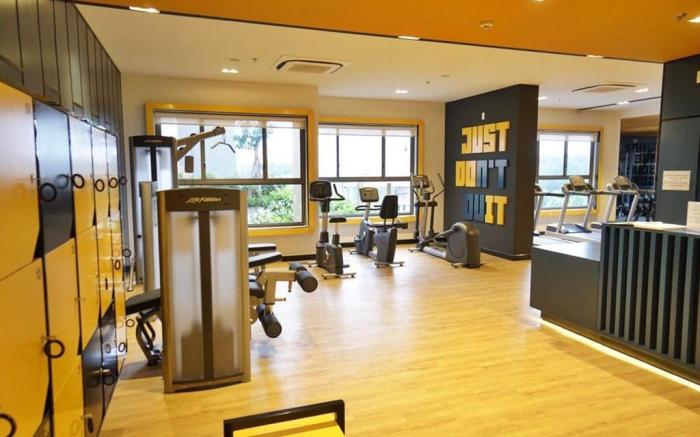 Kingston Reside Free Pool Gym 22nd FL 5min Airport