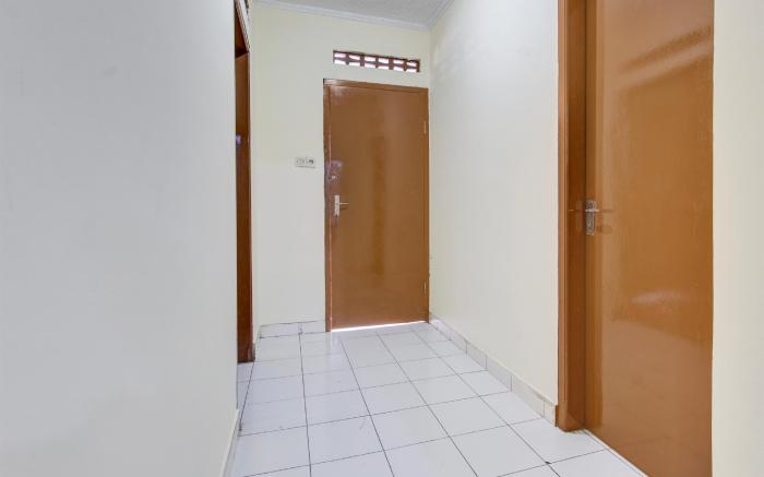 SPOT ON 93917 Homestay Adreena Syariah