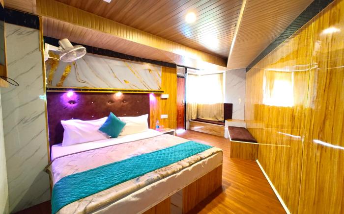 Goroomgo Rohila Lodge Lake View Mall Road Nainital