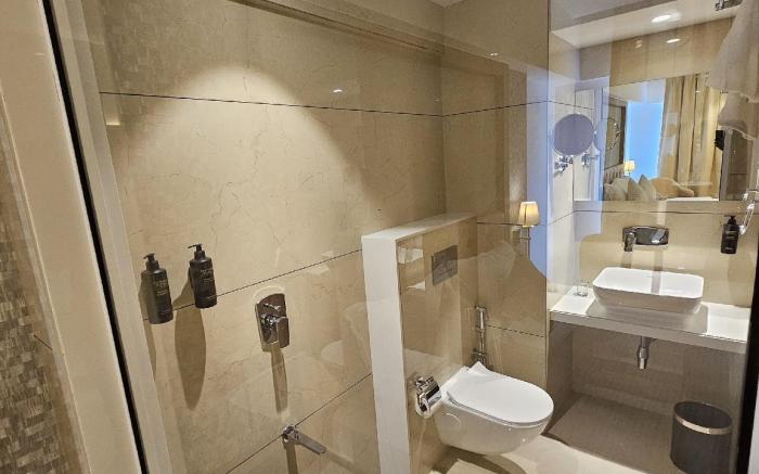 Hotel Golden Nest - Thane 