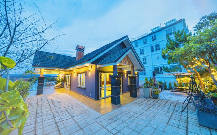 Villa Uyên Khang Đà Lạt - View Nhà Đèn