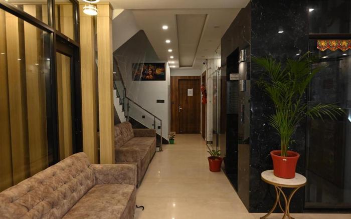 Hotel Vaidik Ganga, Near Parmarth Niketan