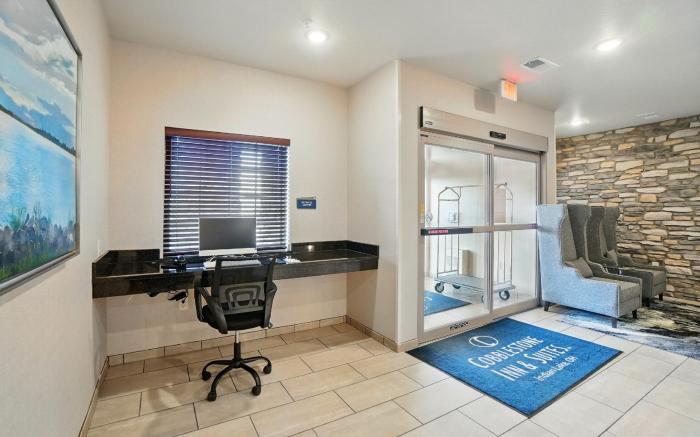 Cobblestone Hotel & Suites - Russells Point at Indian Lake