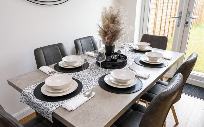 Spacious Luxury House In Canterbury - Free Parking