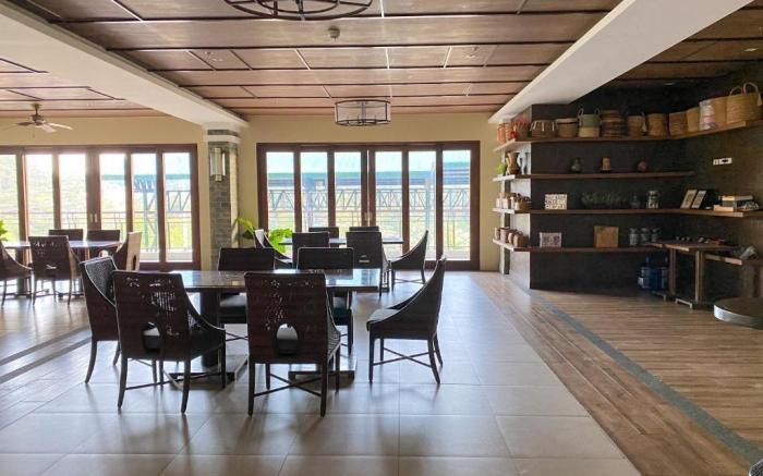 2BR Condo unit TRANSIENT with balcony and PARKING