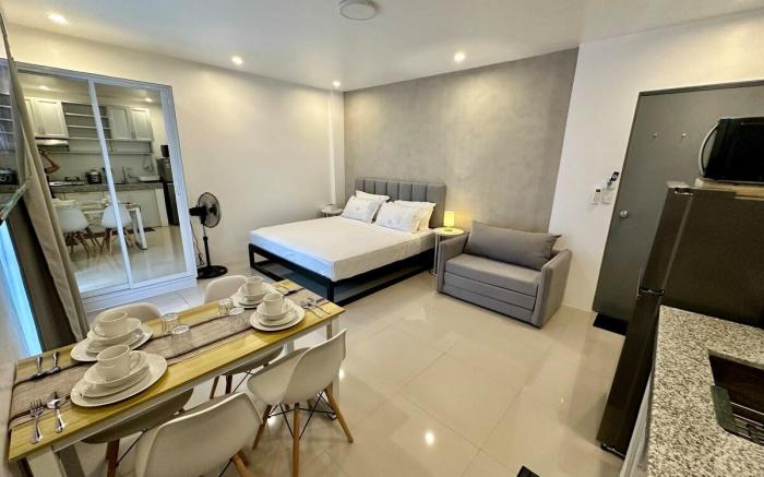 (3) Modern studio near SM Lipa/King bed & Sofa bed