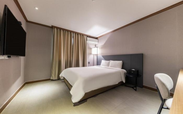 Daejeon Yuseong Top Cloud Hotel