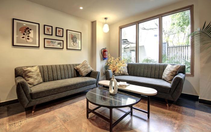 Saltstayz Select - Golf Course Road & Sector 27
