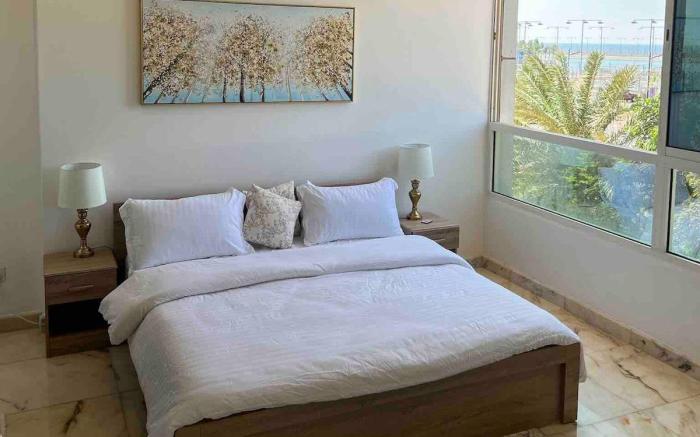 Luxurious Apartment Sea View شقة فارهة على البحر