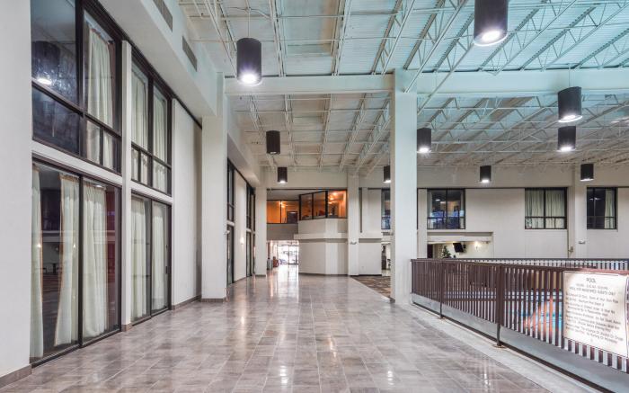 Red Roof PLUS+ & Suites Houston - IAH Airport SW