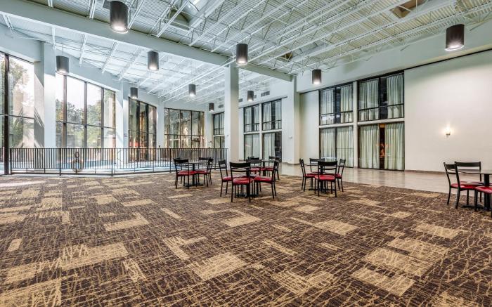 Red Roof PLUS+ & Suites Houston - IAH Airport SW