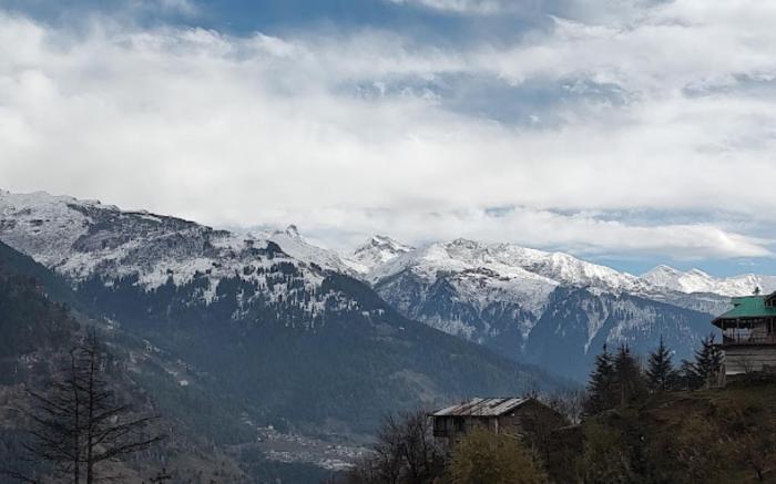 Goroomgo Urban Monk Stays Manali
