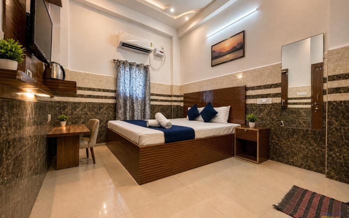 Kamal Dham Hotel - Near Prem Mandir 