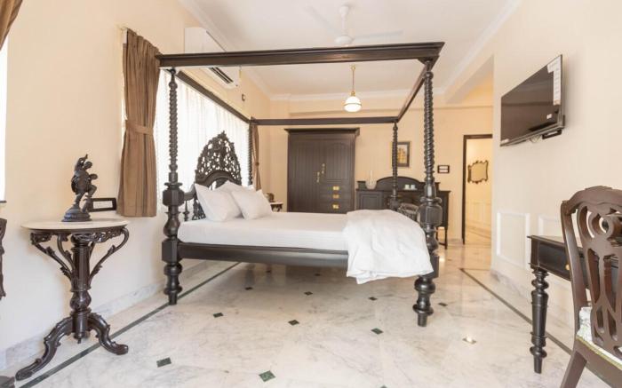 Zamindar Suite on Park St.