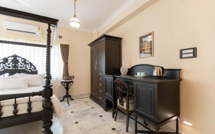 Zamindar Suite on Park St.