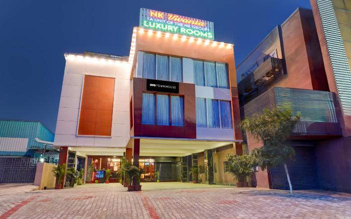 Super Townhouse NK Vivanta Luxury Rooms