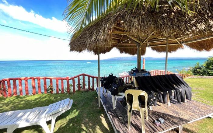Hidden Coral Beach Club & Resort