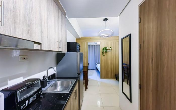 Condotel 1BR Unit w/ Balcony FAME Residences #FM09