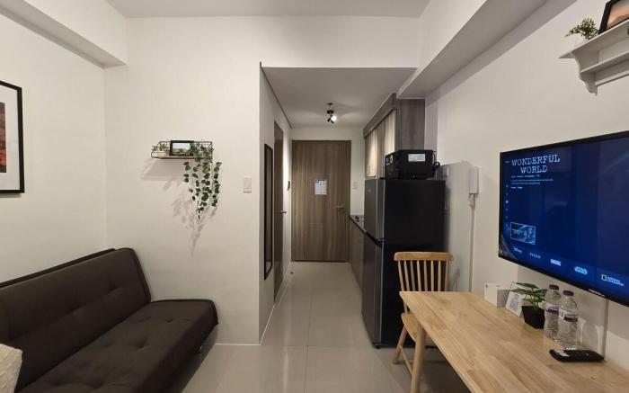 Condotel 1BR Unit w/ Balcony FAME Residences #FM14