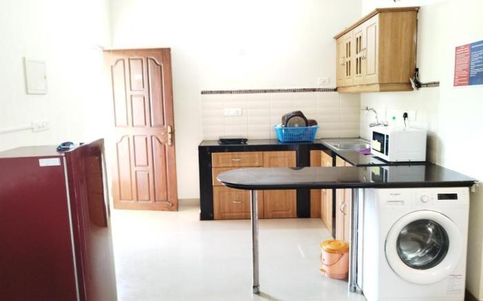 Seacoast Retreat- Lovely 2 BHK apartment with pool