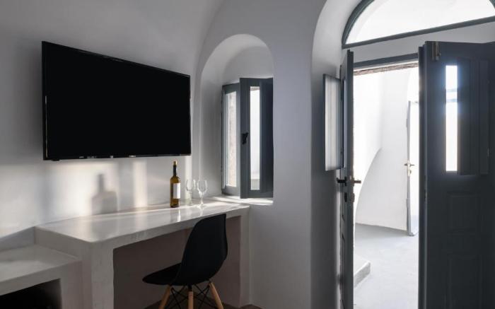 Pyrgos Cave suites