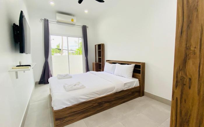 Great Location, Separate Apartment 4BR #v103