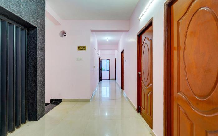 Collection O Terra Hotel Mogappair