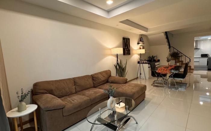 Entire House 4 Beds 4 Baths BTS Ekkamai