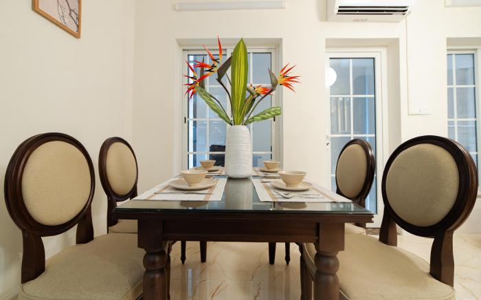 Hoan Kiem Cozy Retreat