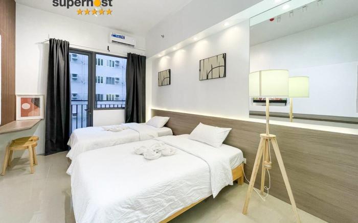 Twin-Bed Oasis MOA Walkability Shore 2 residences
