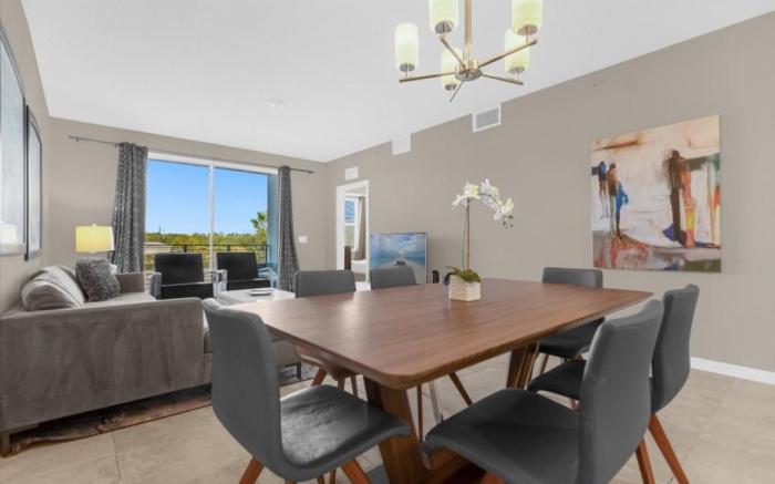 Bedrooms 2 Bathrooms Storey Lake 4731-204CT