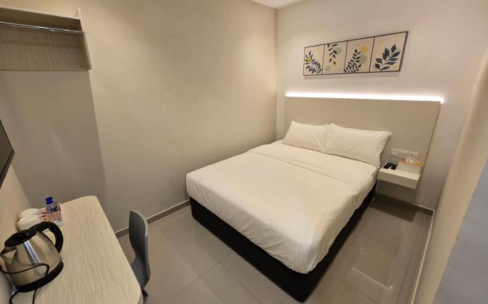 Seven Days Hotel